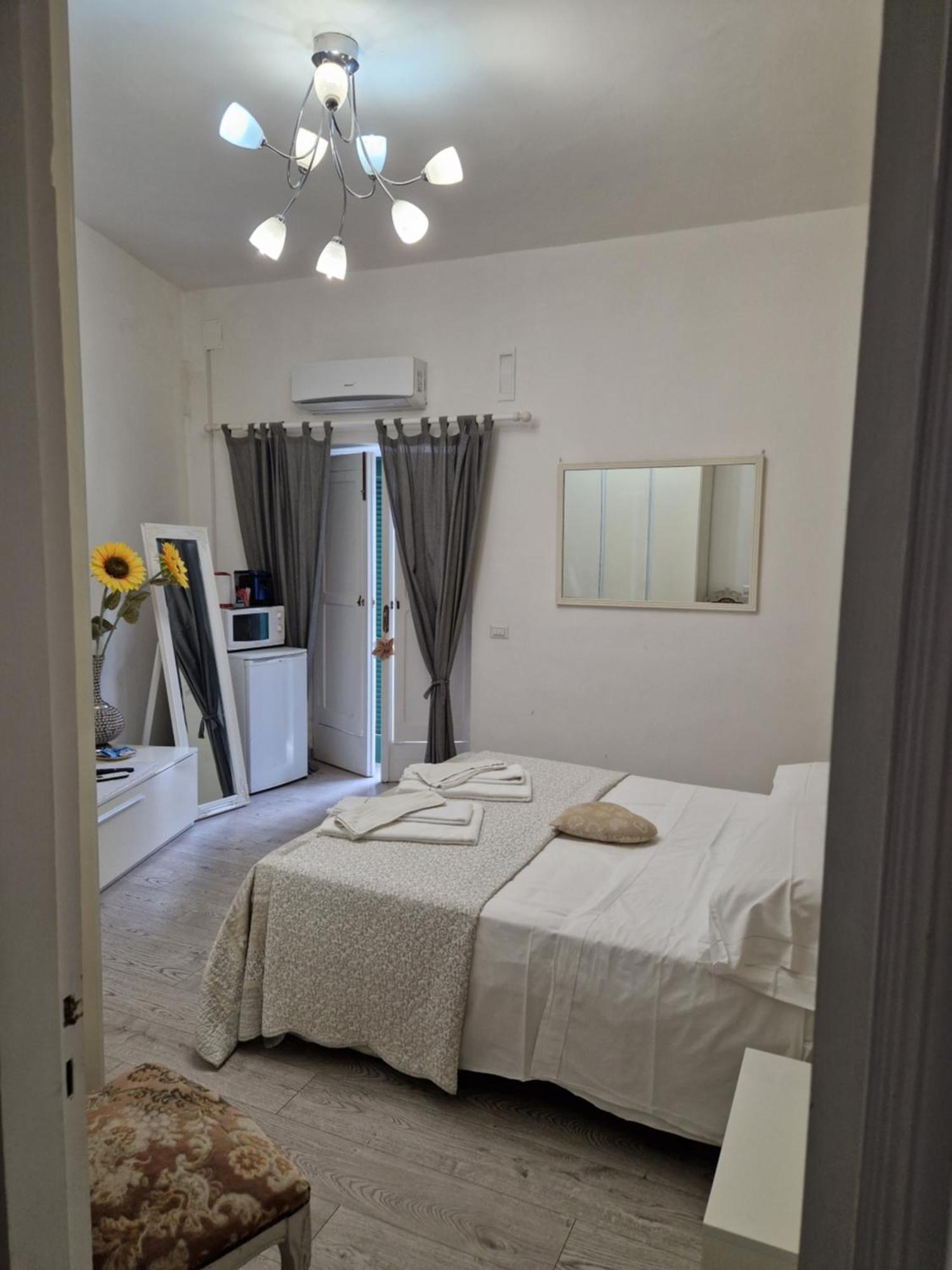 Affittacamere Cecco Rooms 拉维罗 外观 照片